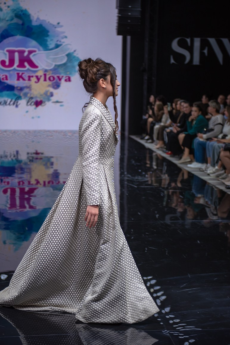 SochiFashionWeek2024 дизайнер Юлия Крылова. Семейный и коммерческий фотограф в Сочи Александр Бодунов