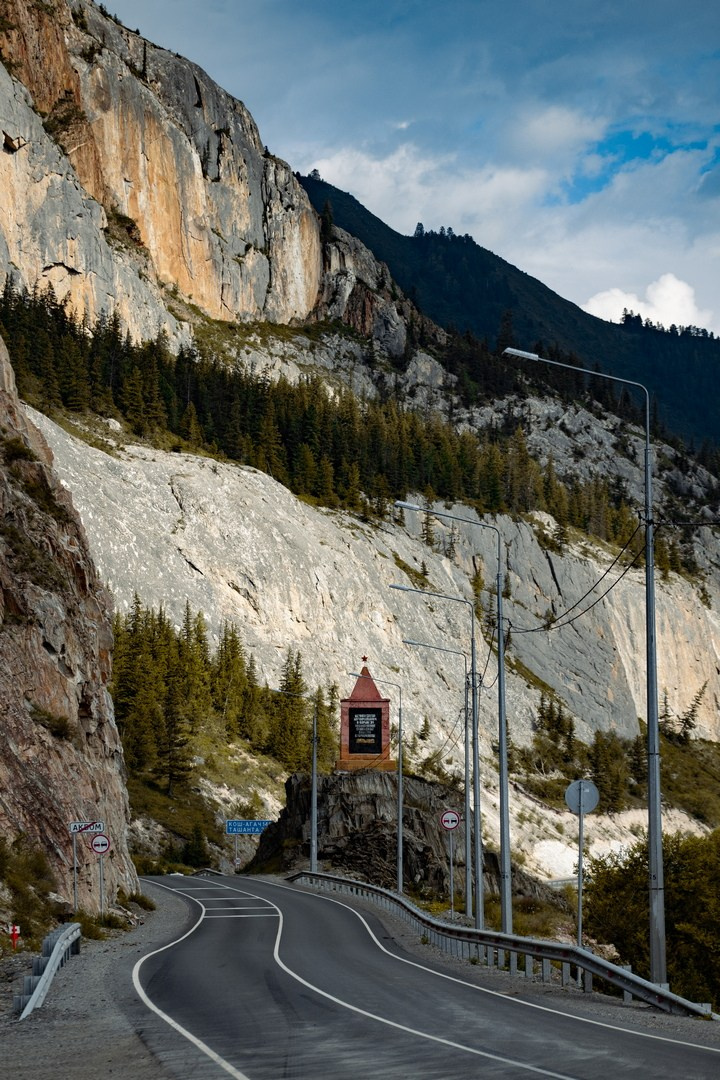 Чуйский тракт. Фотограф Эдуард Алмадаков