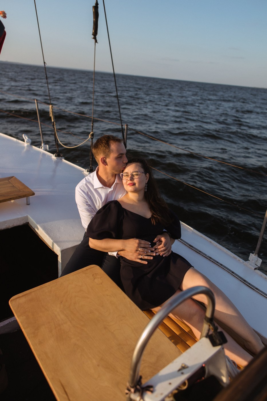 Захар и Татьяна. Прогулочная съемка на яхте. Фотографы в городе Волгограде — Людмила Агеева и Алексей Околелов
