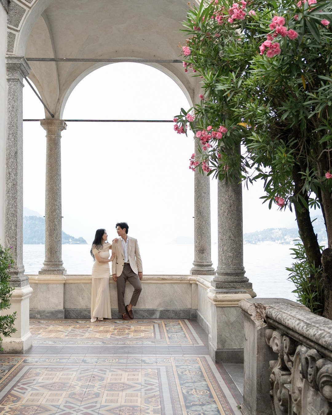 Monastero	Villa Monastero proposal photographer, couple on the terrace