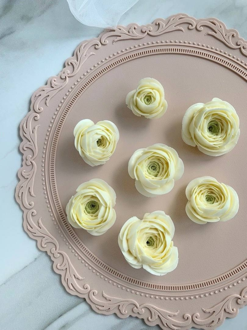 Аникина Юлия / Кремовая флористика в корейской технике