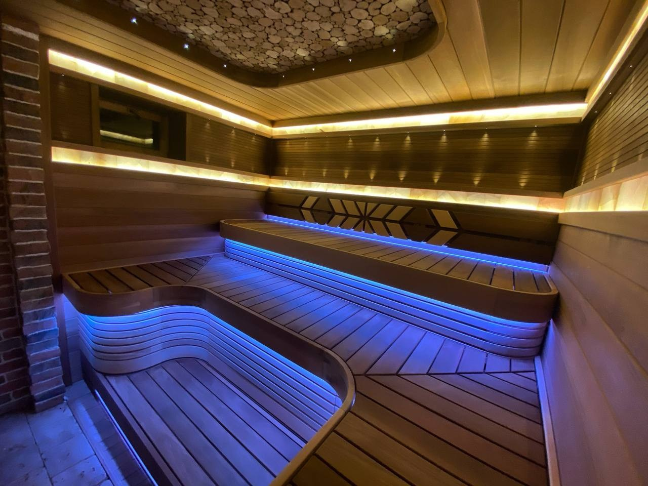 Реновация парной в МО: тёплая ольха, стильная термоотделка, сияние оптоволокна и солевые линии в изысканном дизайне. SaunaTopMasters