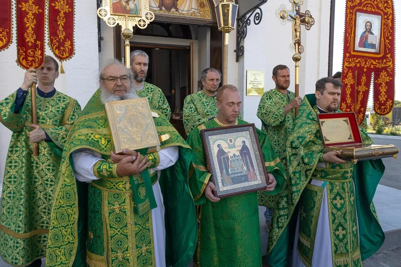 Божественная Литургия в храме Нерукотворного образа Спасителя. Саратовское Северо-Западное благочиние