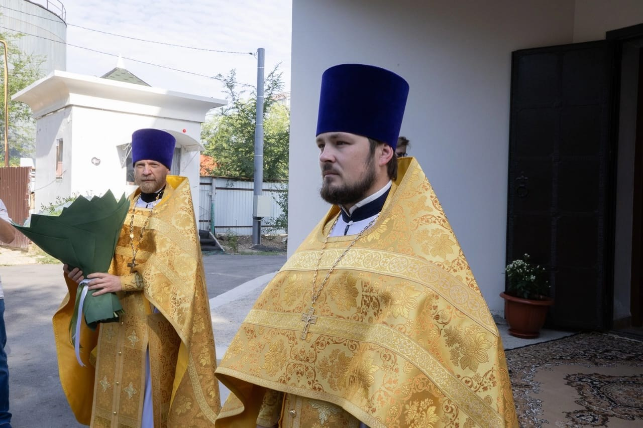 Митрополит Игнатий совершил божественную литургию в храме Всех скорбящих Радость. Саратовское Северо-Западное благочиние