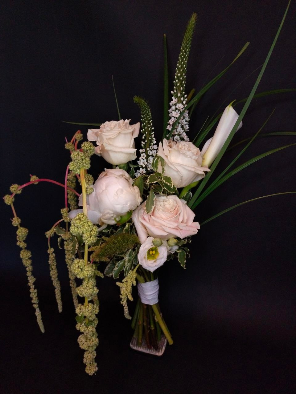  Букет невесты на заказ, букет для невесты Москва, свадебный флорист, флорист на свадьбу, сборка букета на свадьбу, ручная работа, букет для невесты ручной работы, букет невесты ручной работы . бутоньерка жениха в подарок, авторский букет для невесты, современный букет невесты. . авторский букет невесты, современный букет невесты, невеста 2025,  букет невесты, свадебный букет, свадьба 2025, свадебный букет, свадебный букет невесты, флорист на свадьбу, флорист фрилансер, флорист москва, ручная работа, яркий букет невесты, современный букет невесты, весенний букет невесты, антуриум, амарант, французские тюльпаны, аллиум, гиацинт, флорист на свадьбу, хороший флорист, флорист фрилансер, букет по фото, флорист профессионал