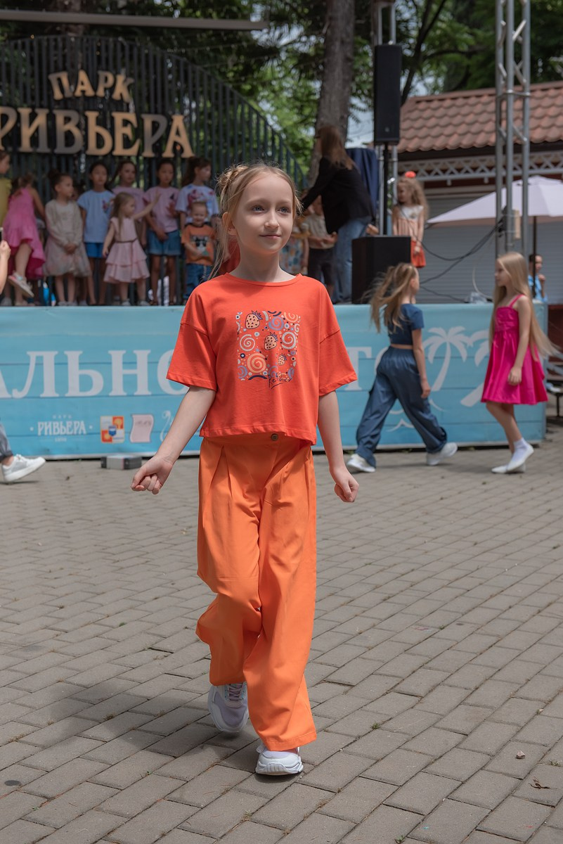 Парк Ривьера дефиле HAPPYkids. Семейный и коммерческий фотограф в Сочи Александр Бодунов