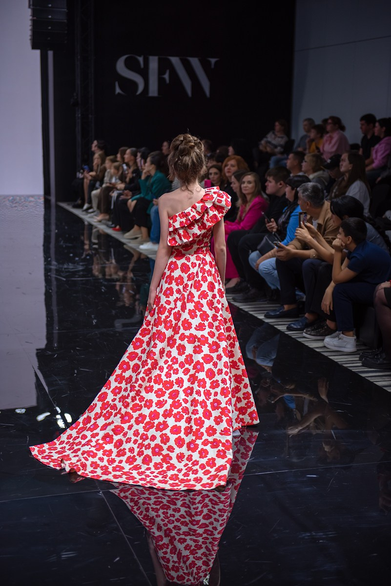 SochiFashionWeek2024 дизайнер Юлия Крылова. Семейный и коммерческий фотограф в Сочи Александр Бодунов