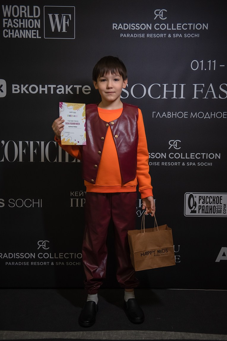 SochiFashionWeek2024 дизайнер Анохина Светлана. Семейный и коммерческий фотограф в Сочи Александр Бодунов