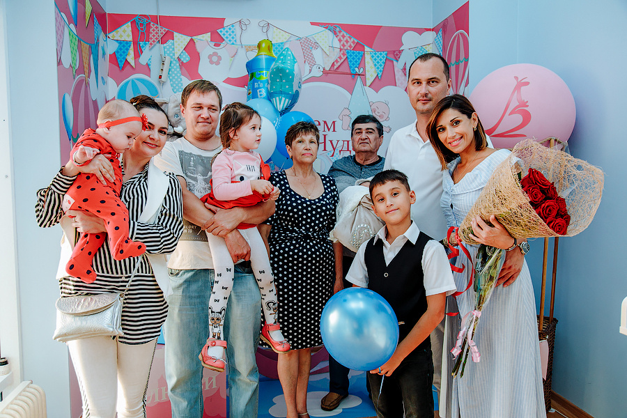 Съёмка выписки из роддома. Как и зачем её «едят»…. Фотограф в Краснодаре Дина Павленко