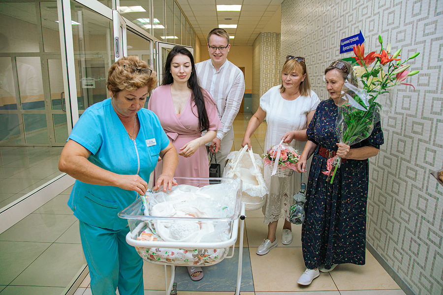 Съёмка выписки из роддома. Как и зачем её «едят»…. Фотограф в Краснодаре Дина Павленко