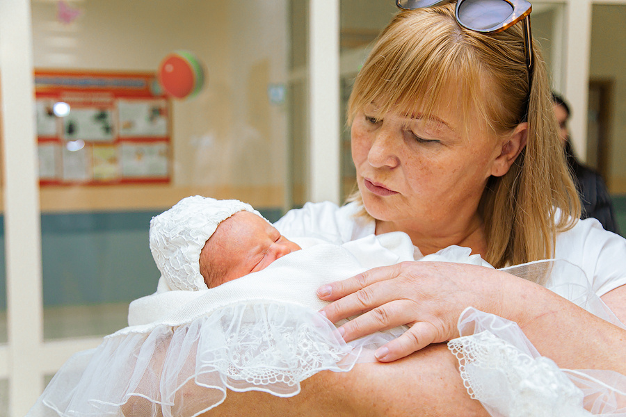Съёмка выписки из роддома. Как и зачем её «едят»…. Фотограф в Краснодаре Дина Павленко