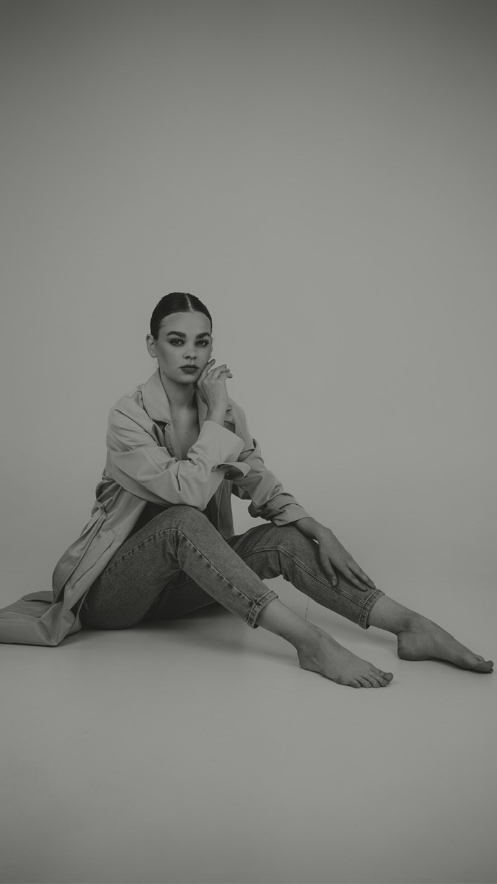 Черно-белая фотосессия на циклораме в фотостудии Новочеркасска «Рафинад». Свадебный фотограф в Ростове-на-Дону. Таинство Крещения и Венчания, семейные фотосессии. Алёна Чёботова