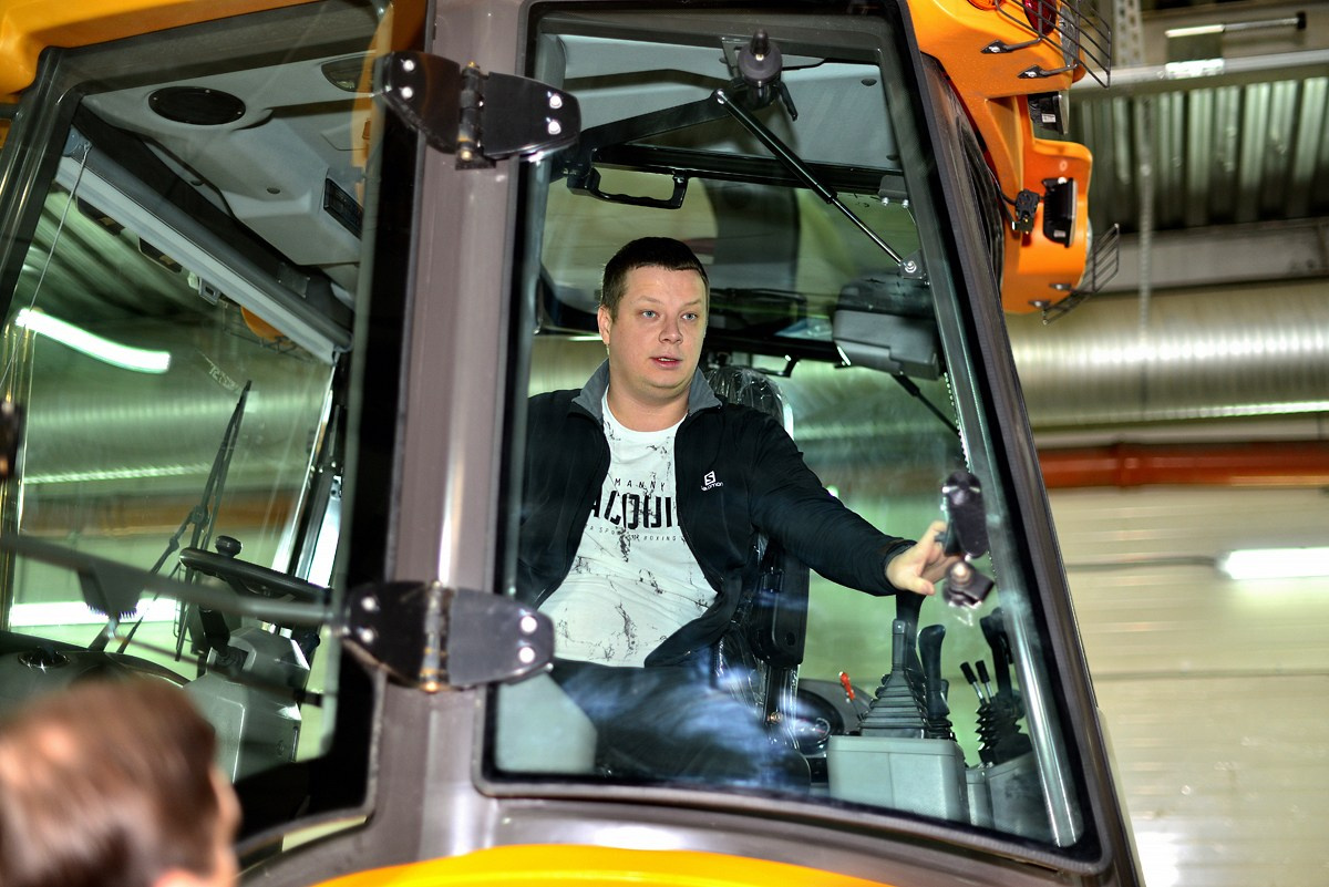 Центр технического обслуживания. Фотограф Сергей Сергеев