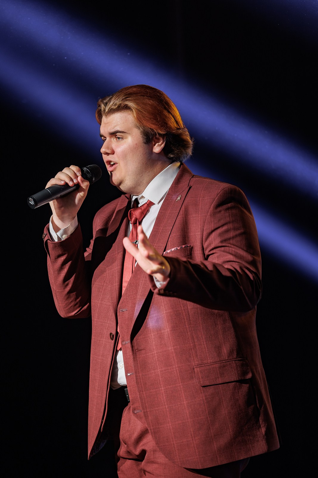 Профессиональная фотосессия в школе на выпускном. Свадебный и репортажный фотограф в Москве и Московской области