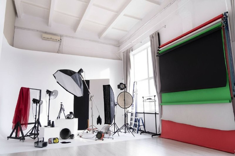 Зал White в фотостудии Точка. Профессиональная фотостудия в Санкт-Петербурге «Точка»