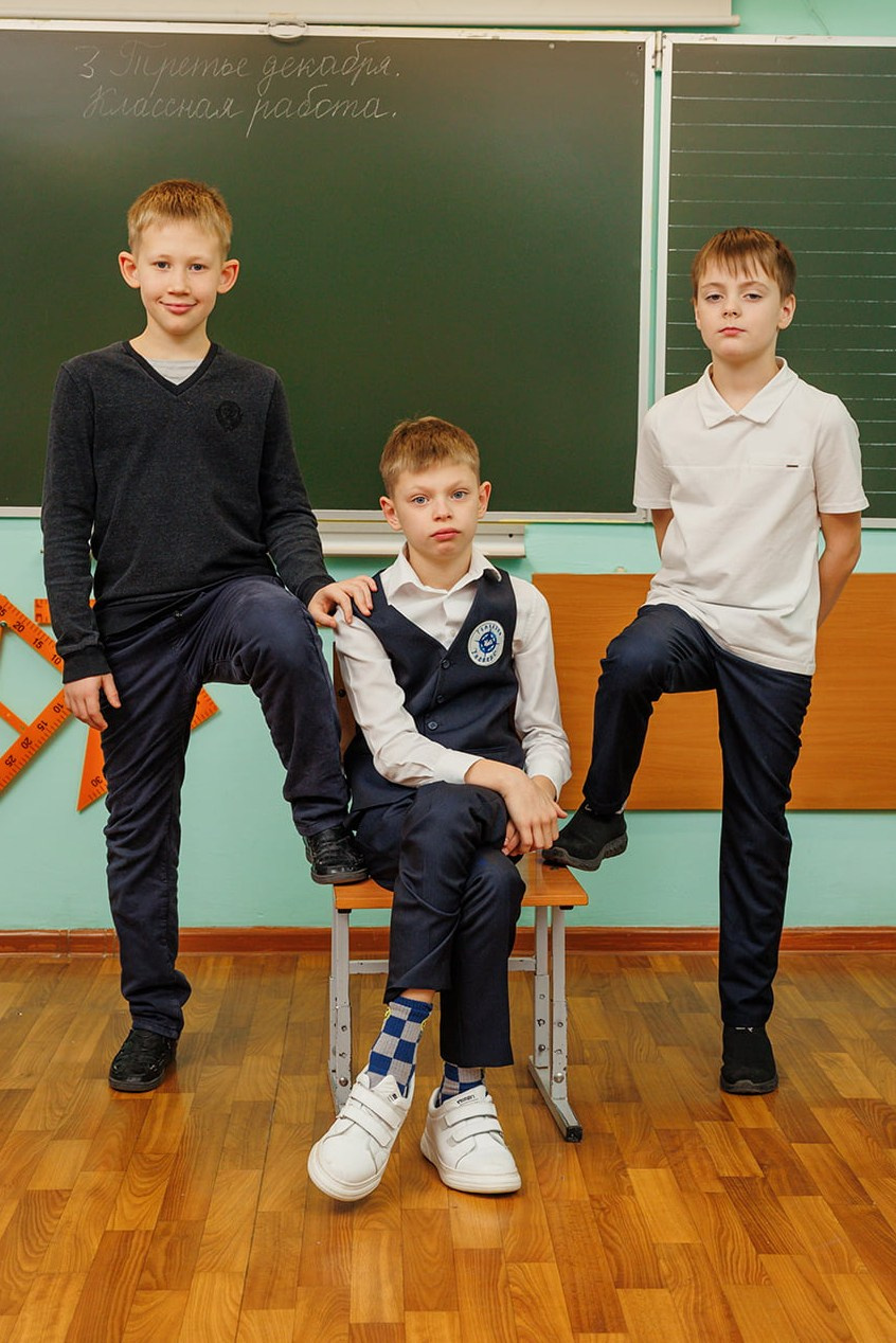 Выпускной альбом для 4 класса: фотосессии в школе и библиотеке. СИГМА | Студия выпускных альбомов Красноярск