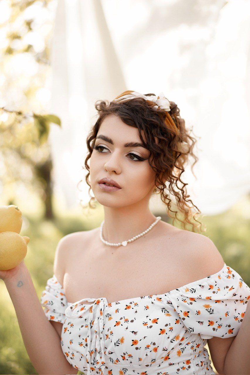 Девушка с лимонами. Свадебный фотограф в Ростове-на-Дону. Таинство Крещения и Венчания, семейные фотосессии. Алёна Чёботова