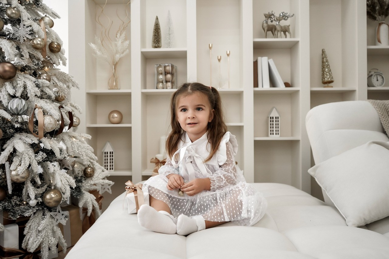 Семейный фотограф в Батайске и Ростове-на-Дону. Новогодняя фотосессия в студии Белый кролик. Свадебный фотограф в Ростове-на-Дону. Таинство Крещения и Венчания, семейные фотосессии. Алёна Чёботова