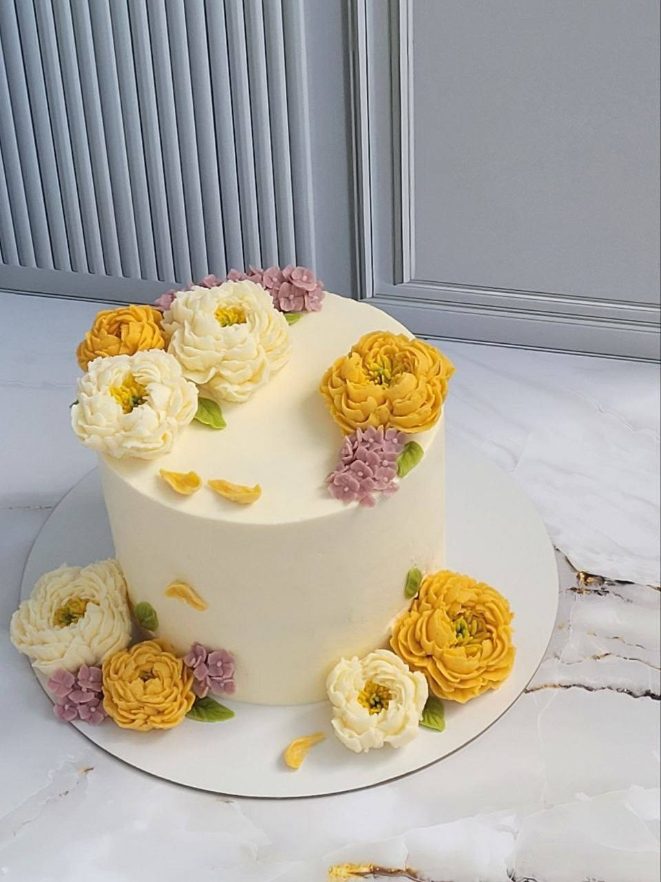 Работы учениц. Аникина Юлия / Кремовая флористика в корейской технике