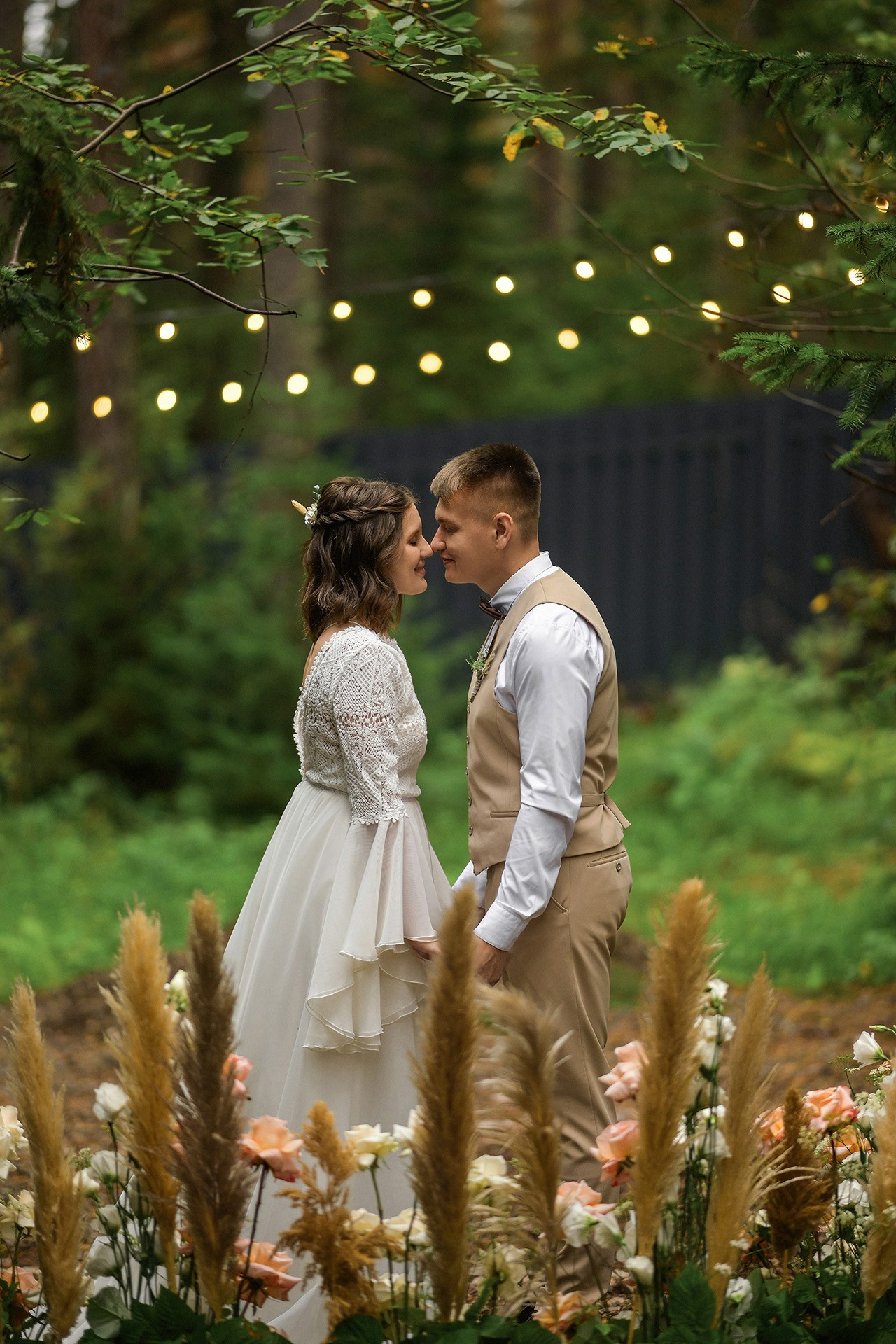 🌿 Влад и Влада — романтичная свадьба в лесу и на яхте | Камерная церемония в Красноярске. 📸 Свадебный и семейный фотограф в Красноярске Тихомиров Евгений | 17 лет опыта | 800+ свадеб
