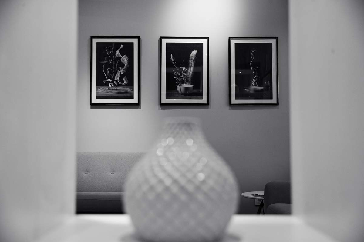 Интерьерная, предметная. BWstudio — фотостудия черно-белой фотографии Алматы. Фотограф Алматы. Фотостудия Алматы