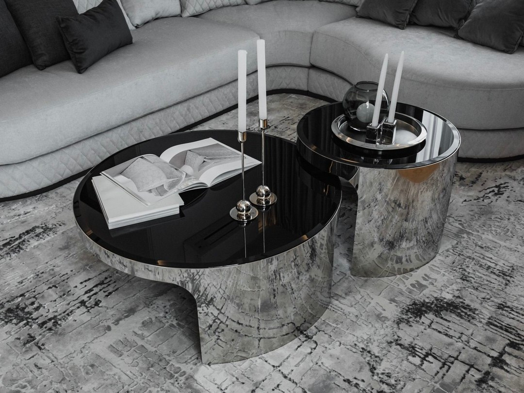 Гостиная с дизайнерскими журнальными столиками и мягким диваном от Валерии Котович