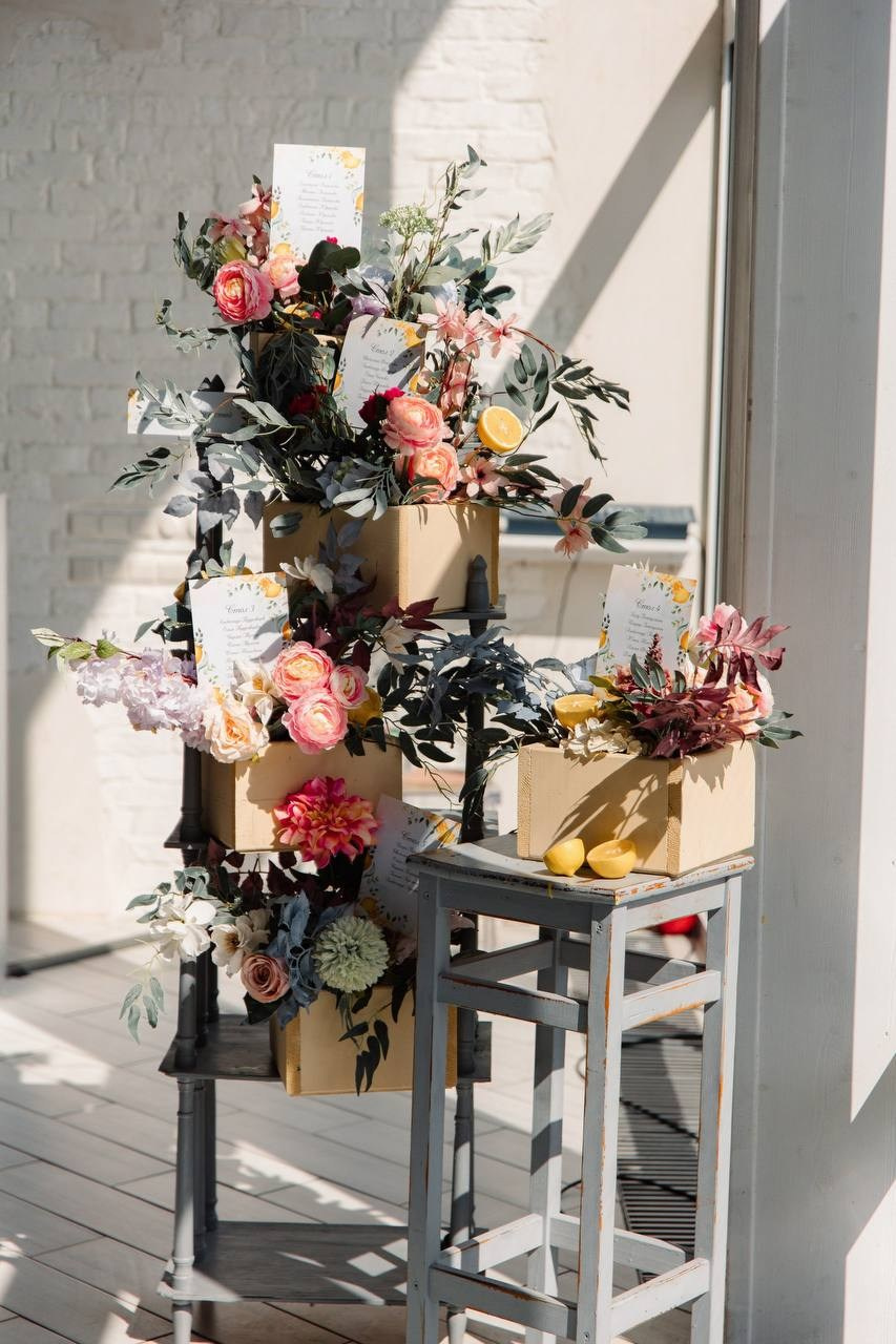 Яркий декор с использованием фруктов и овощей. Подрядчики и друзья сети свадебных площадок House for wedding