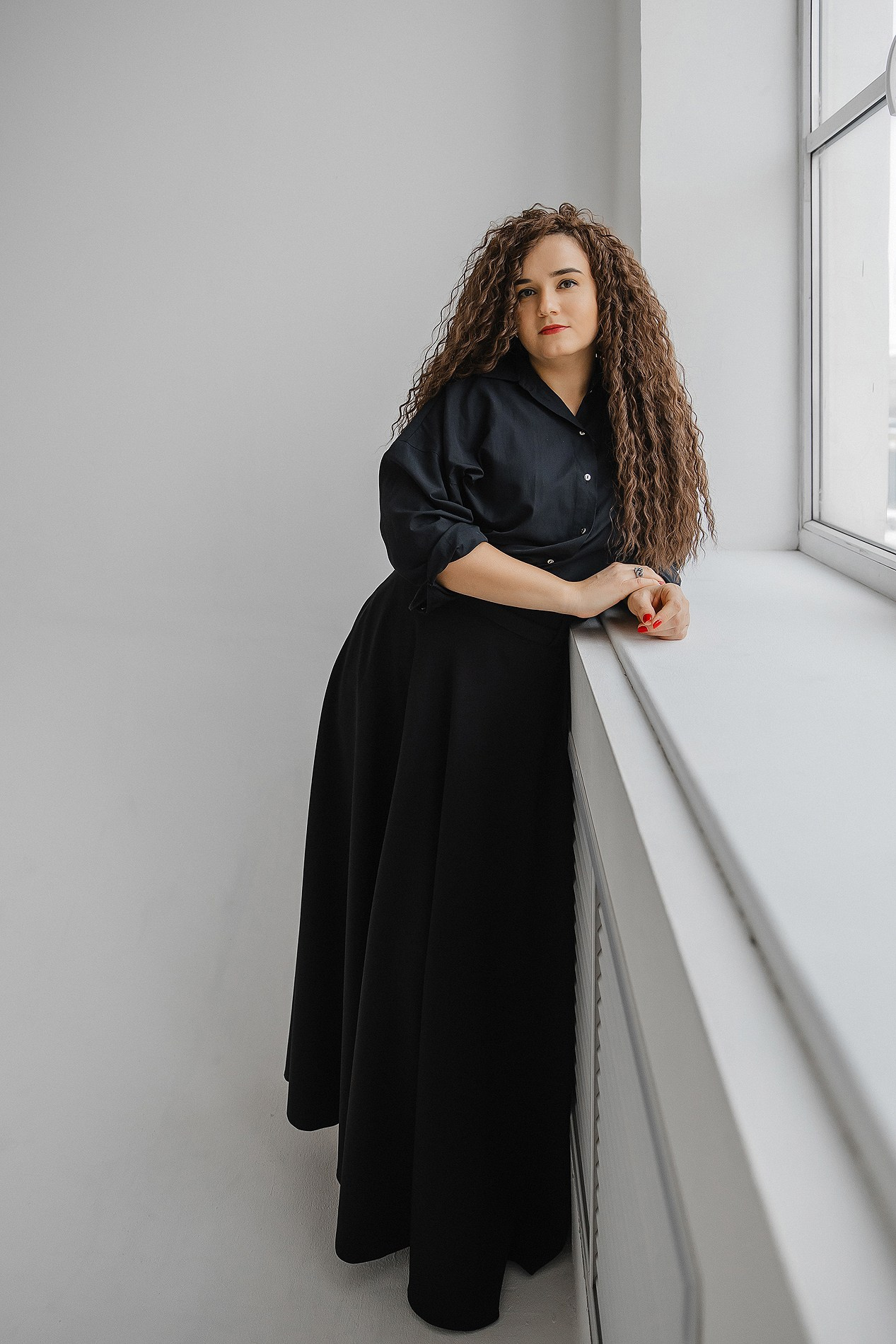 Семейная фотосессия на белом фоне. Фотограф Олеся Жомер