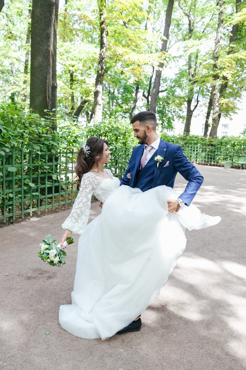 Свадебная фотопрогулка по СПб. Фотограф крещение венчание в Петербурге! Помогает подобрать храм и посоветовал душевного батюшку в СПб