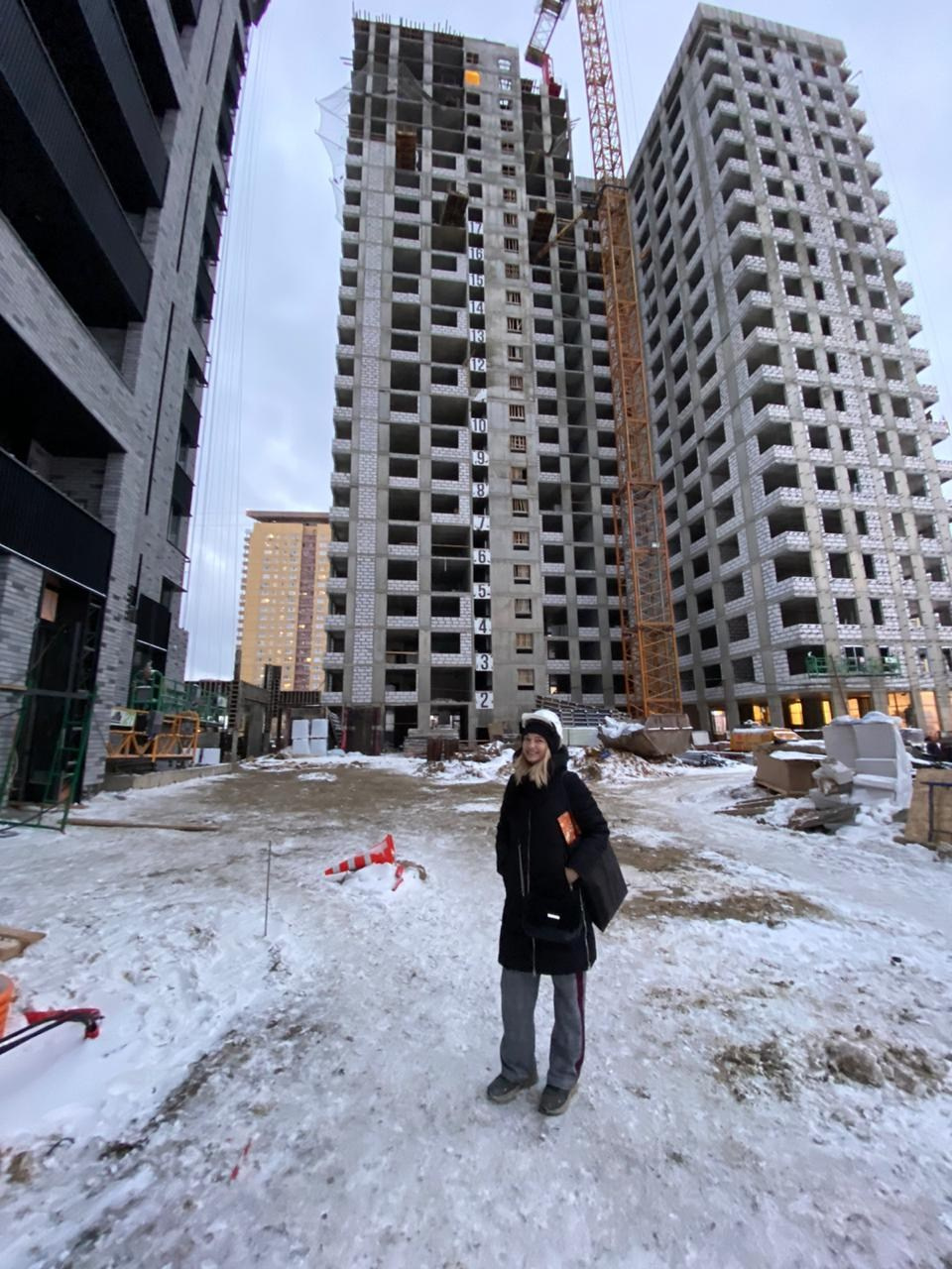 ЖК на Никулинской, 100 м. Главная