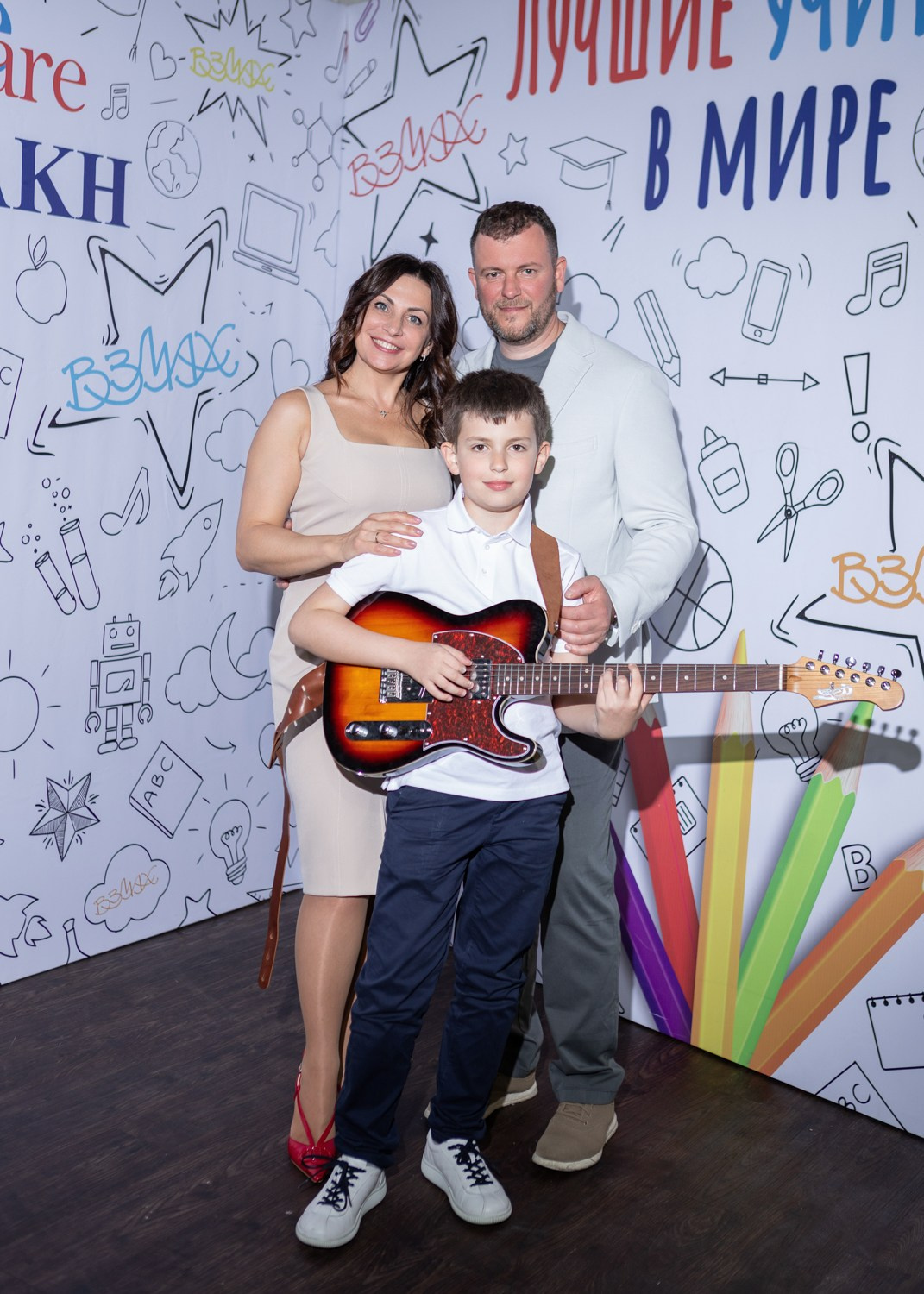 Яркая фотосессия для выпускного 4 класса в ресторане Весенний лофт. Семейный и детский фотограф в СПБ, Пушкин, Колпино, Славянка, Тосно