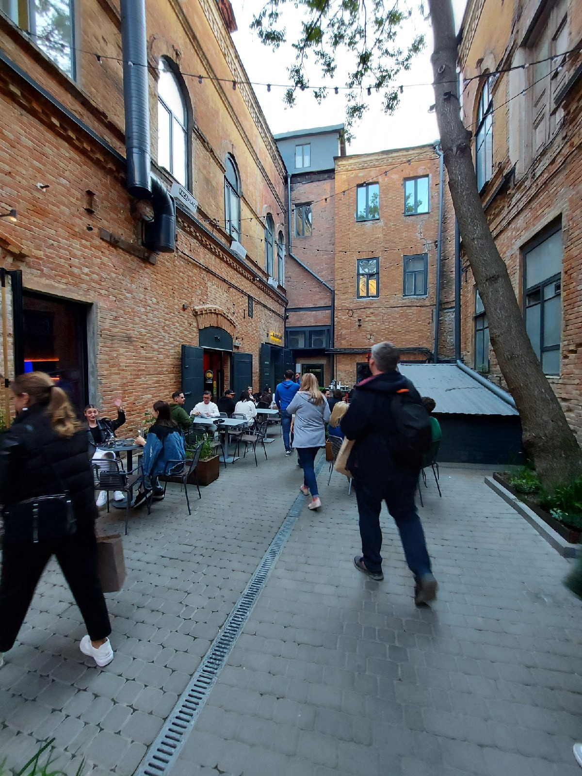 Вокруг центр. Свадебный фотограф в Ростове Александра Груздева