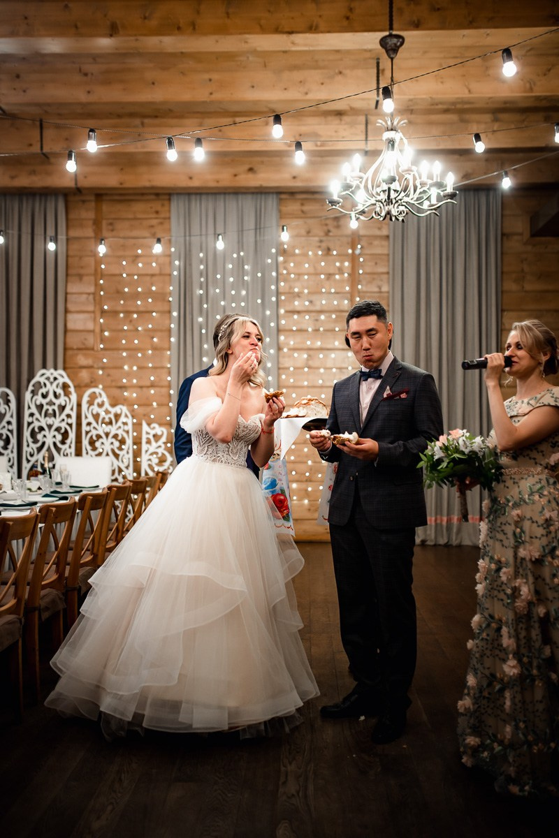 Свадебная фотосессия в ресторане. Свадебный фотограф в Санкт-Петербурге Антон Владимиров