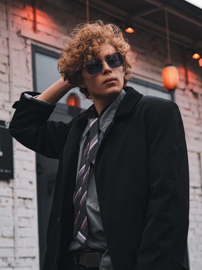 Модель для предметной съемки Арсений Москва | Sale Easy