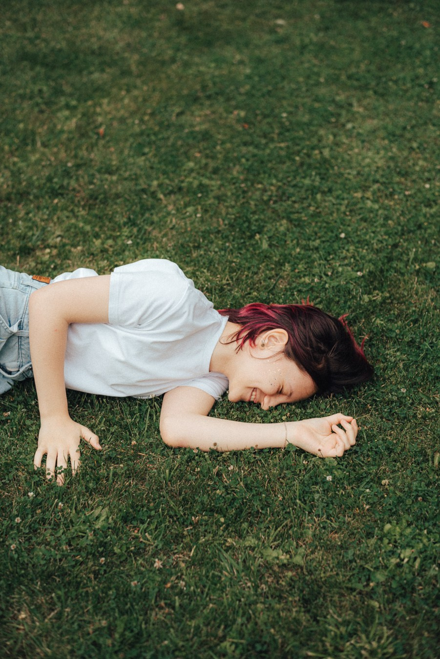 Коля, Ксюша, Саша, Андрей, Кира и бабушки | на даче