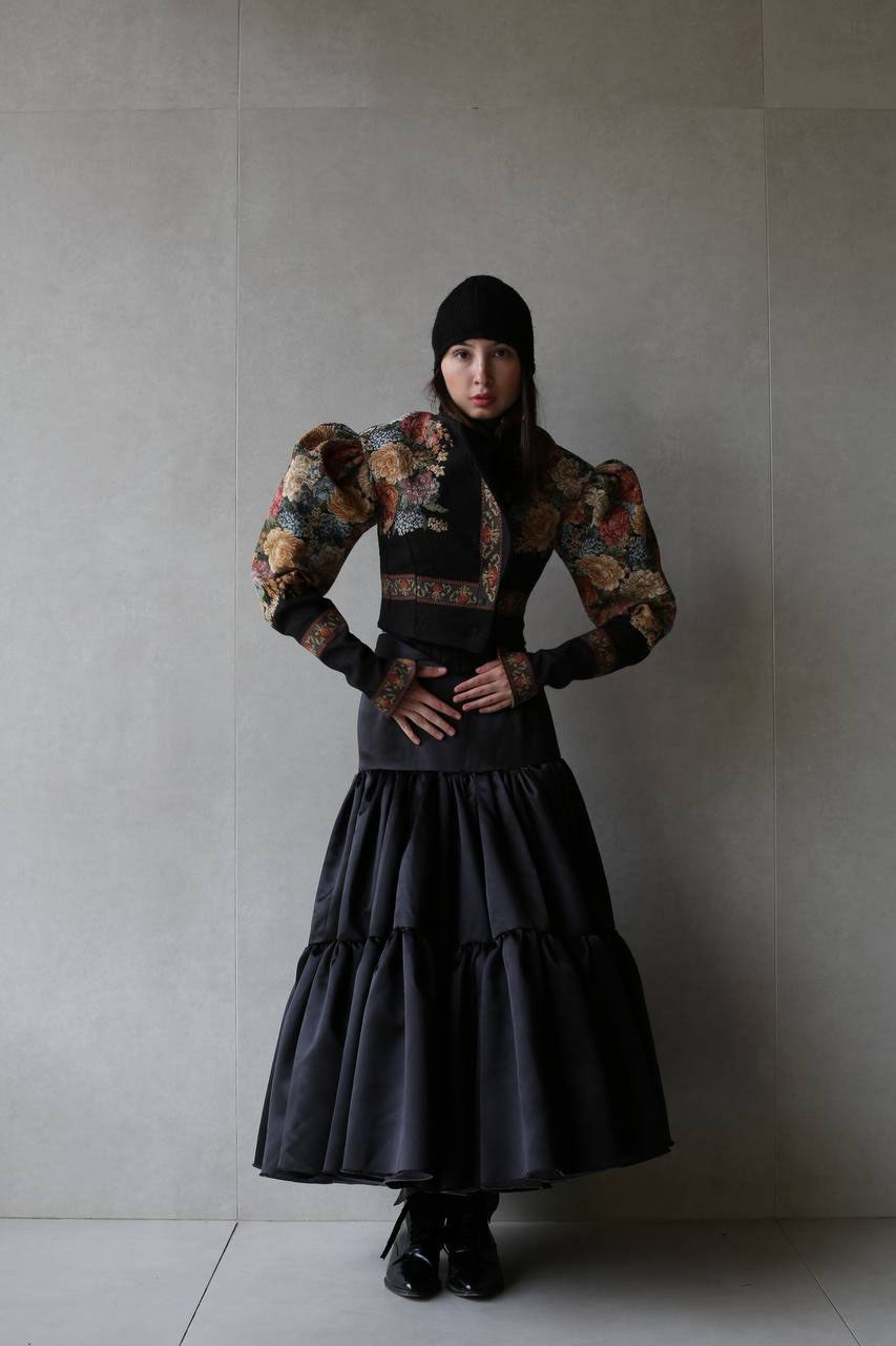 LOOKBOOK. Фешн дизайнер, фотограф, художник Яна Лазарева в Москве