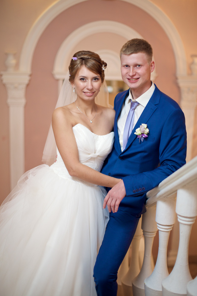 Совместные сборы летом в номере гостиницы. Олег Сверчков | Свадебный фотограф Вологда