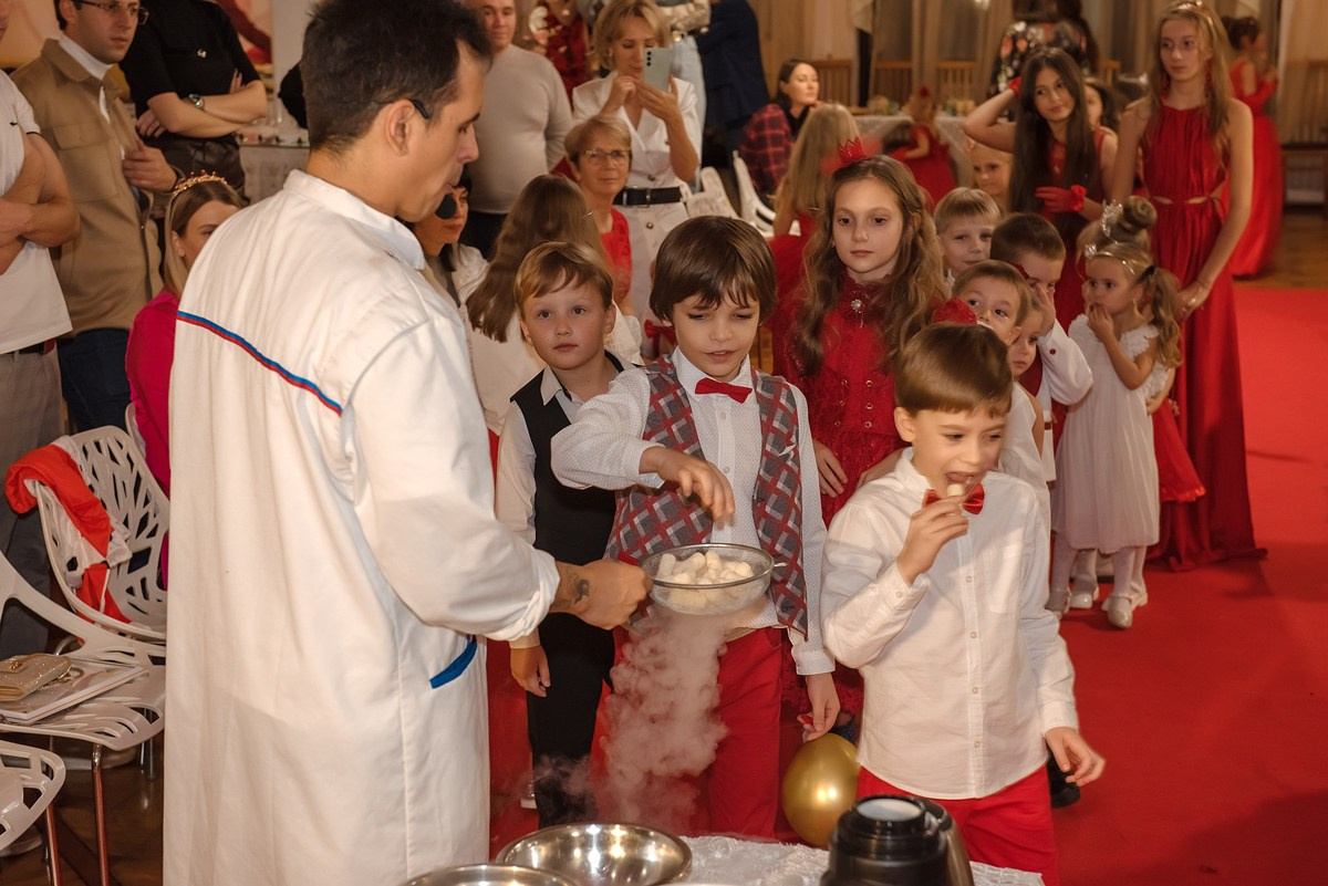 Выпускной в детской школе моделей HAPPYkids 2024. Семейный и коммерческий фотограф в Сочи Александр Бодунов
