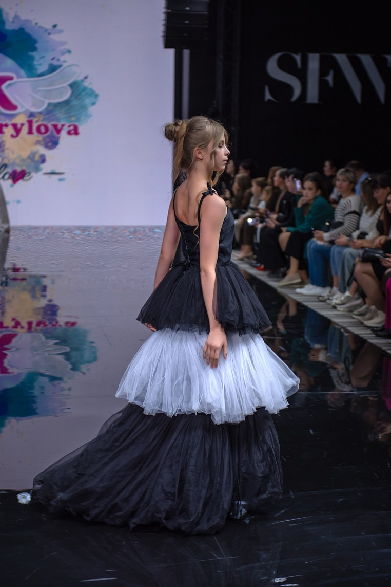 SochiFashionWeek2024 дизайнер Юлия Крылова. Семейный и коммерческий фотограф в Сочи Александр Бодунов