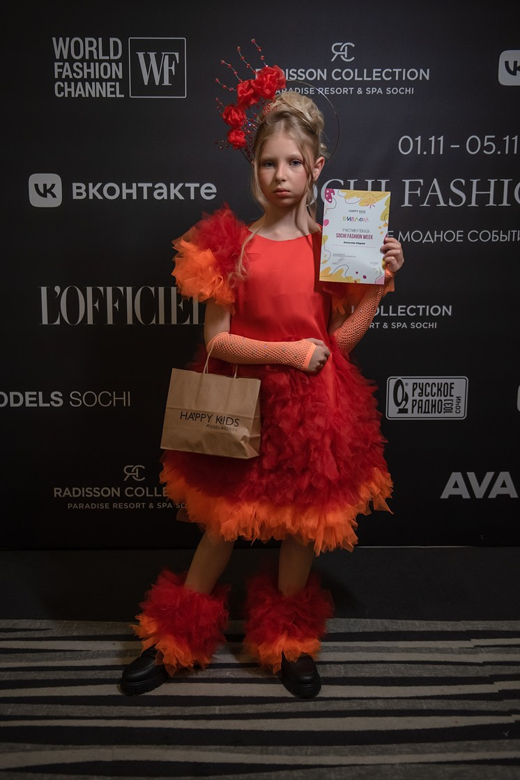 SochiFashionWeek2024 дизайнер Анохина Светлана. Семейный и коммерческий фотограф в Сочи Александр Бодунов