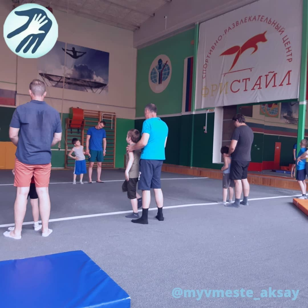 Спортивные будни: тренировки, батуты и папы-герои!