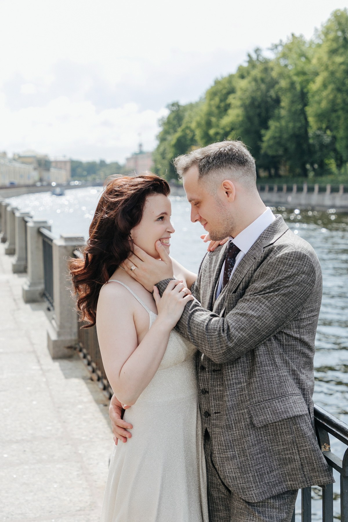 Свадебная прогулка в СПб, фотограф Денис Дорфф. Фотограф крещение венчание в Петербурге! Помогает подобрать храм и посоветовал душевного батюшку в СПб