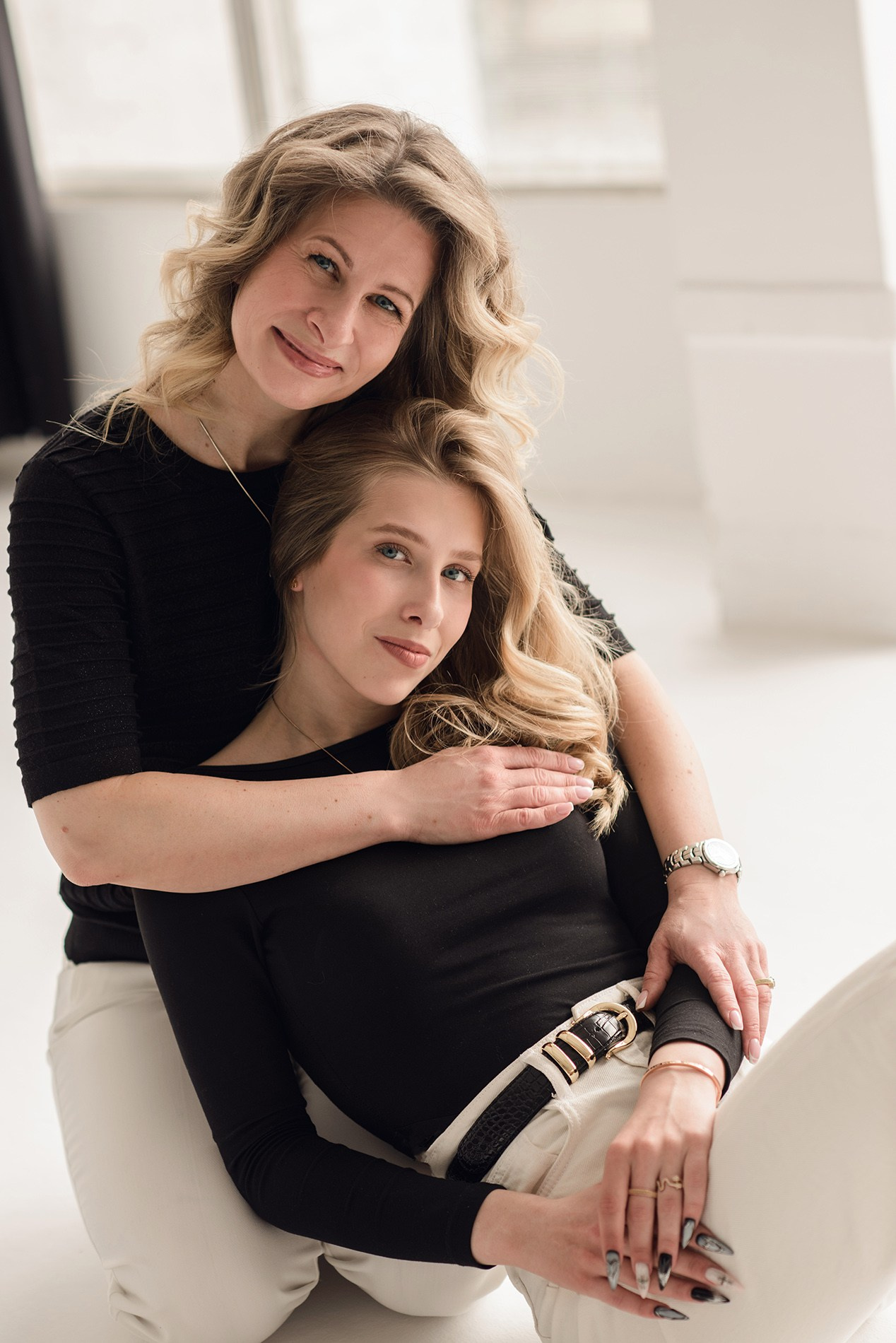 photo shoot for mom and daughter in the studio