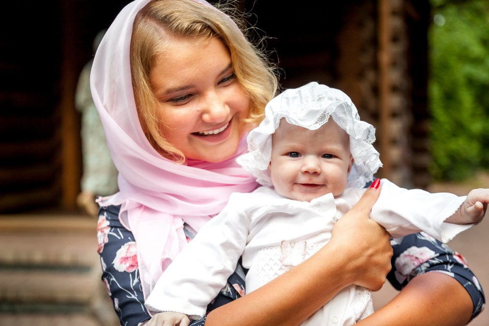 Крещение Церковь Иконы Божией Матери Казанской. Вырица. Фотограф на крещение в Санкт Петербурге