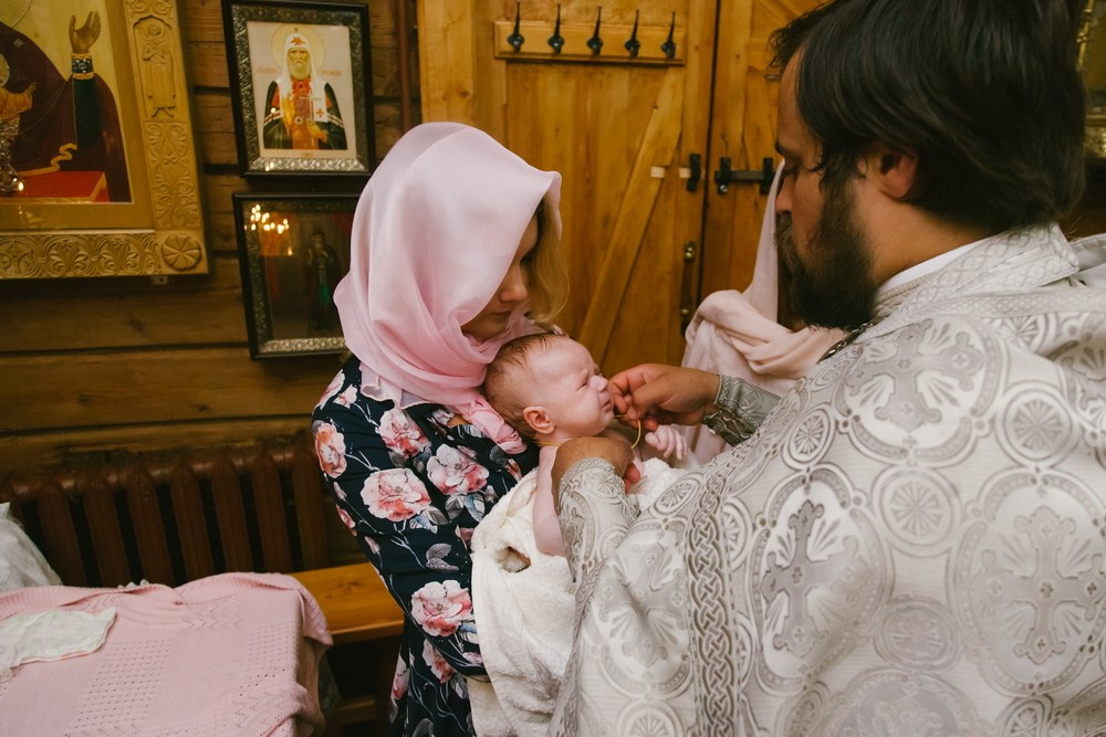 Крещение Церковь Иконы Божией Матери Казанской. Вырица. Фотограф на крещение в Санкт Петербурге