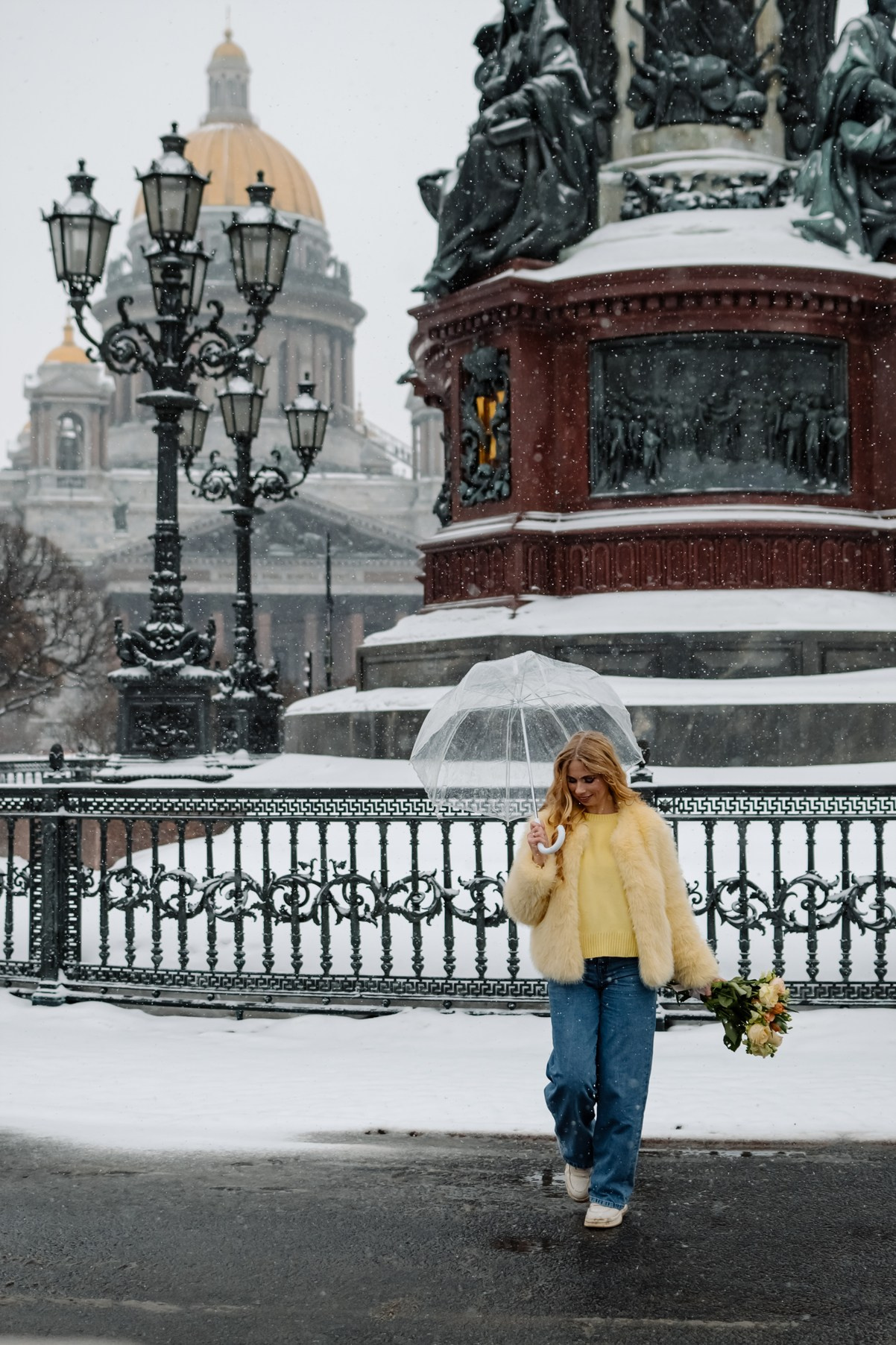 Фотосессия девушки зимой у Исаакиевского собора. Свадебный и семейный фотограф в Санкт-Петербурге (Спб) Елена Худякова