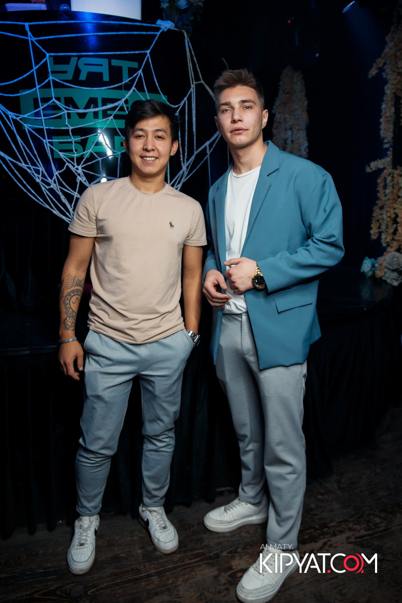 UYAT EMES BAR. КИПЯТКОМ АЛМАТЫ!