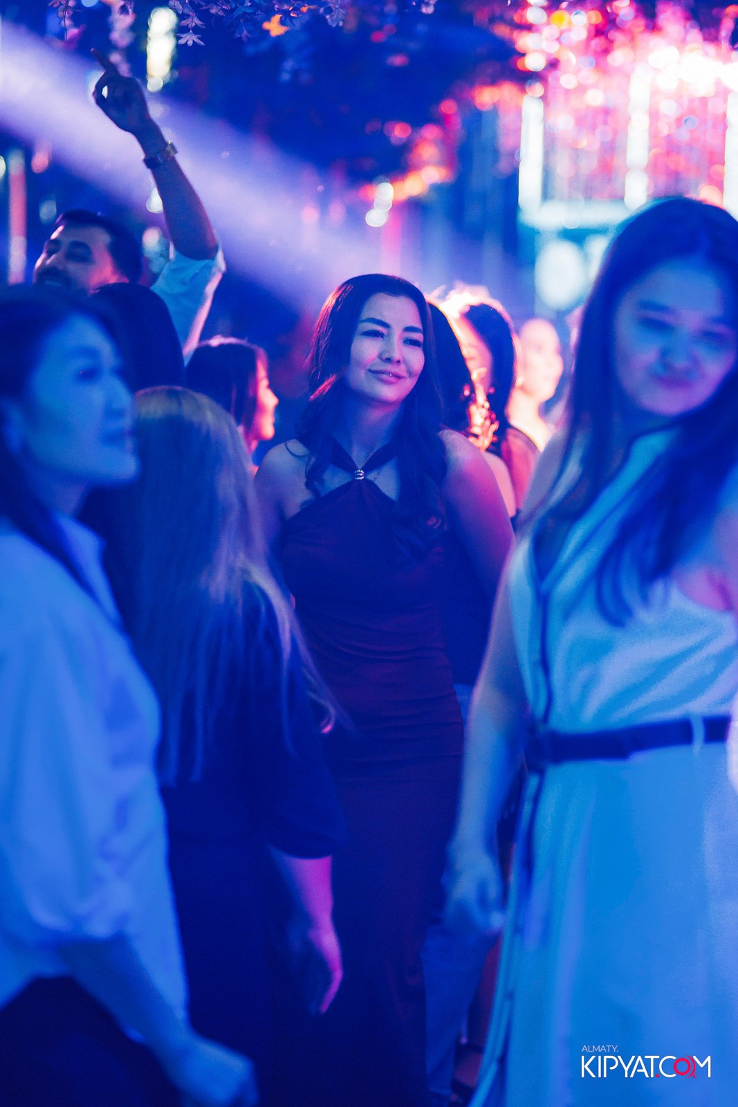 FRIENDS BAR & TERRACE. КИПЯТКОМ АЛМАТЫ!