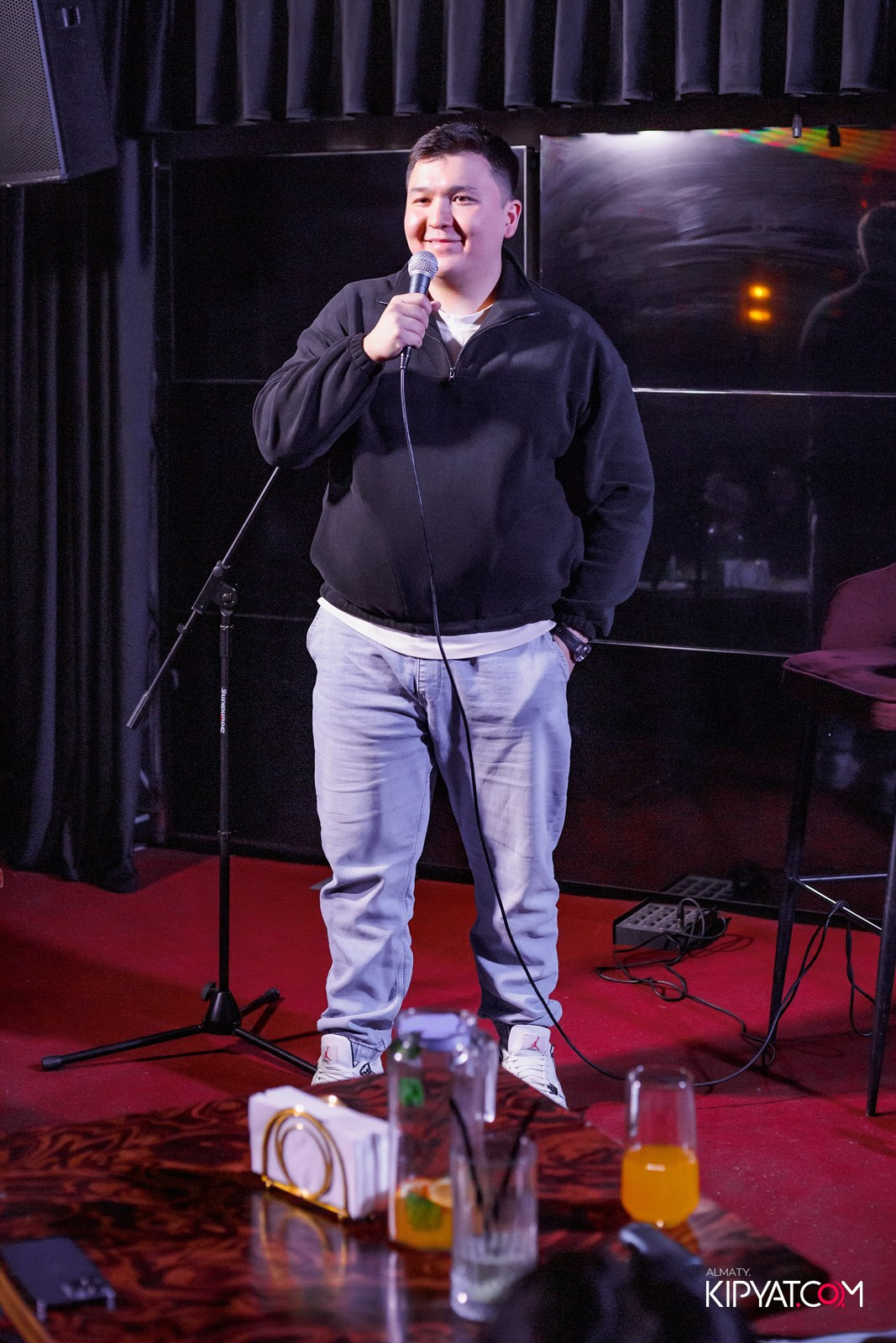 STAND UP КОНЦЕРТ АЛЕКСАНДРА МЕРКУЛЬ ESTATE KARAOKE BAR. КИПЯТКОМ АЛМАТЫ! Фотосъемка мероприятий в Алматы