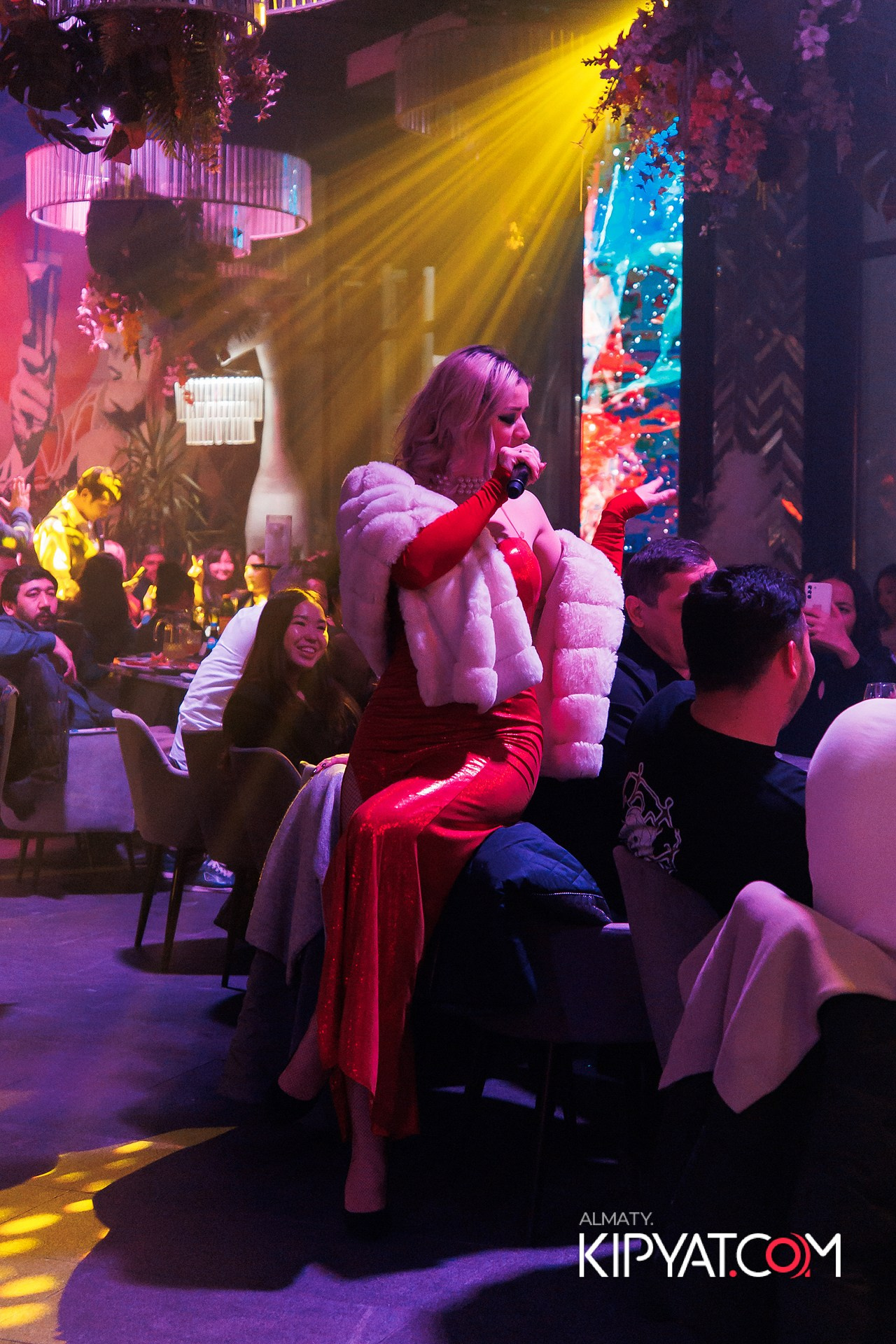 FRIENDS BAR & TERRACE. КИПЯТКОМ АЛМАТЫ!